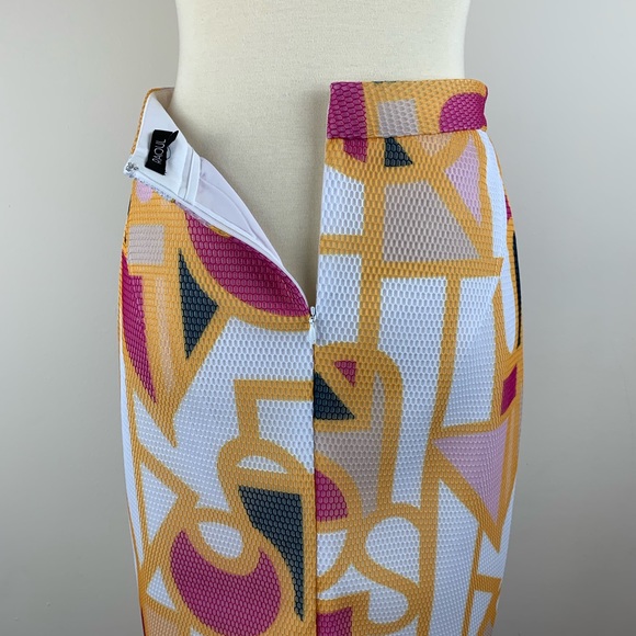 Ulta-modern Raoul Mesh Puzzle Print Pencil Skirt - Picture 4 of 8